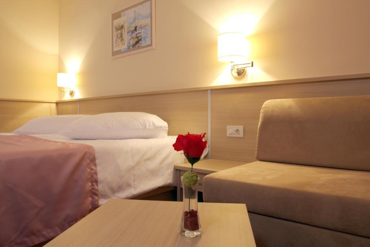 Hotel Quercus Drvenik  Εξωτερικό φωτογραφία